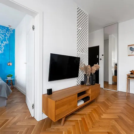 Oomph Street Art Apartment