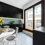 Oomph Street Art Apartman